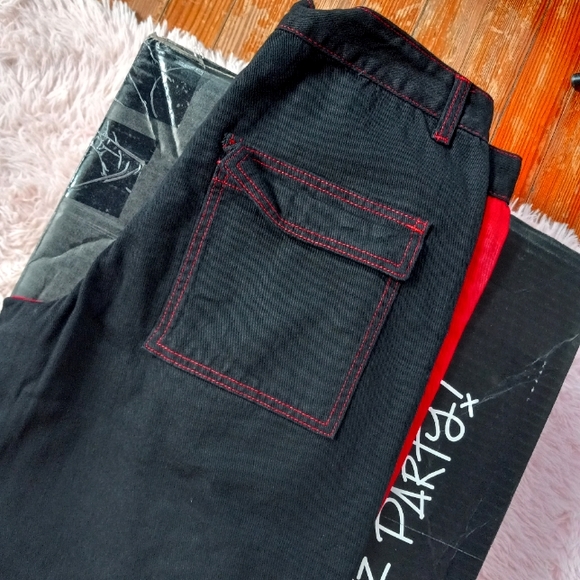 SOLD! Super wideleg red&black deep pocket skater jeans w/red stitching & d-rings - Picture 9 of 11